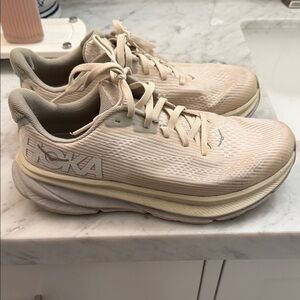 Hoka Clifton 9 (youth 5.5/Women’s 7)